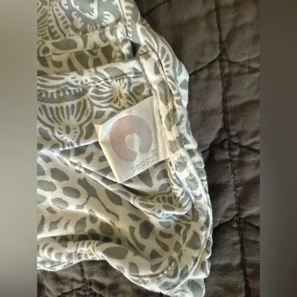 BUNDLE - lot of 5 nursing bamboo breastfeeding covers + bonus breast pads - Picture 13 of 16